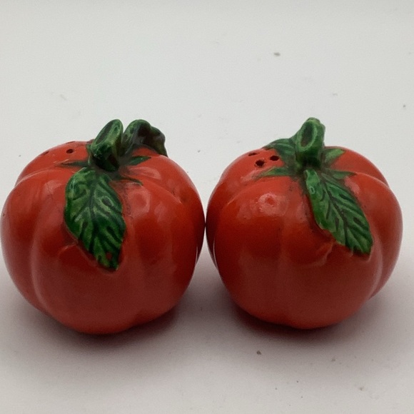 Vintage Japan Tomato Salt & Pepper Shakers - Picture 4 of 7